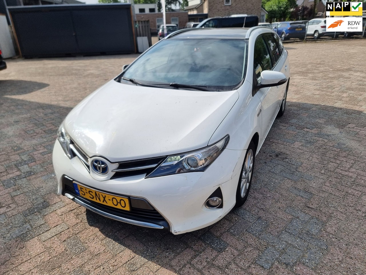 Toyota Auris Touring Sports - 1.8 Hybrid Lease Panoramadak/Leer - AutoWereld.nl