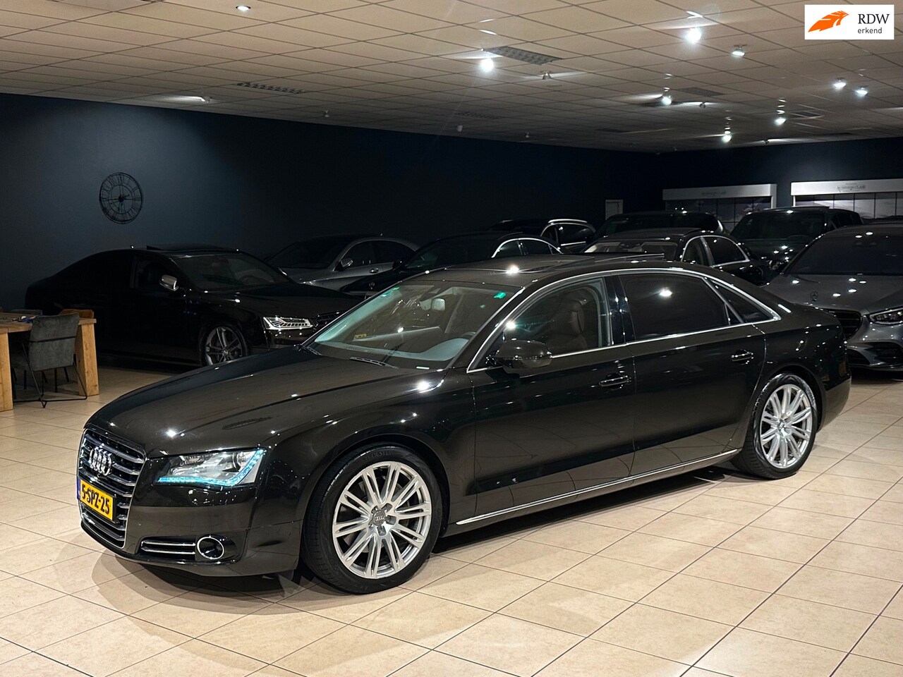 Audi A8 - 3.0 TDI Quattro LANG/3xTV/MASSAGE/TAFEL/VIP/VOLL - AutoWereld.nl