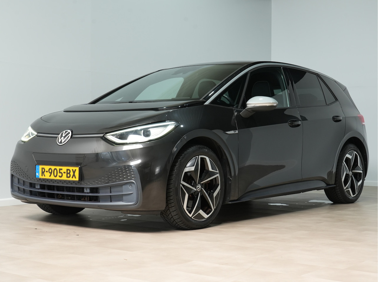 Volkswagen ID.3 - First Plus 58 kWh | IQ.Light | Camera | Navigatie | SOH 89% 323 - AutoWereld.nl