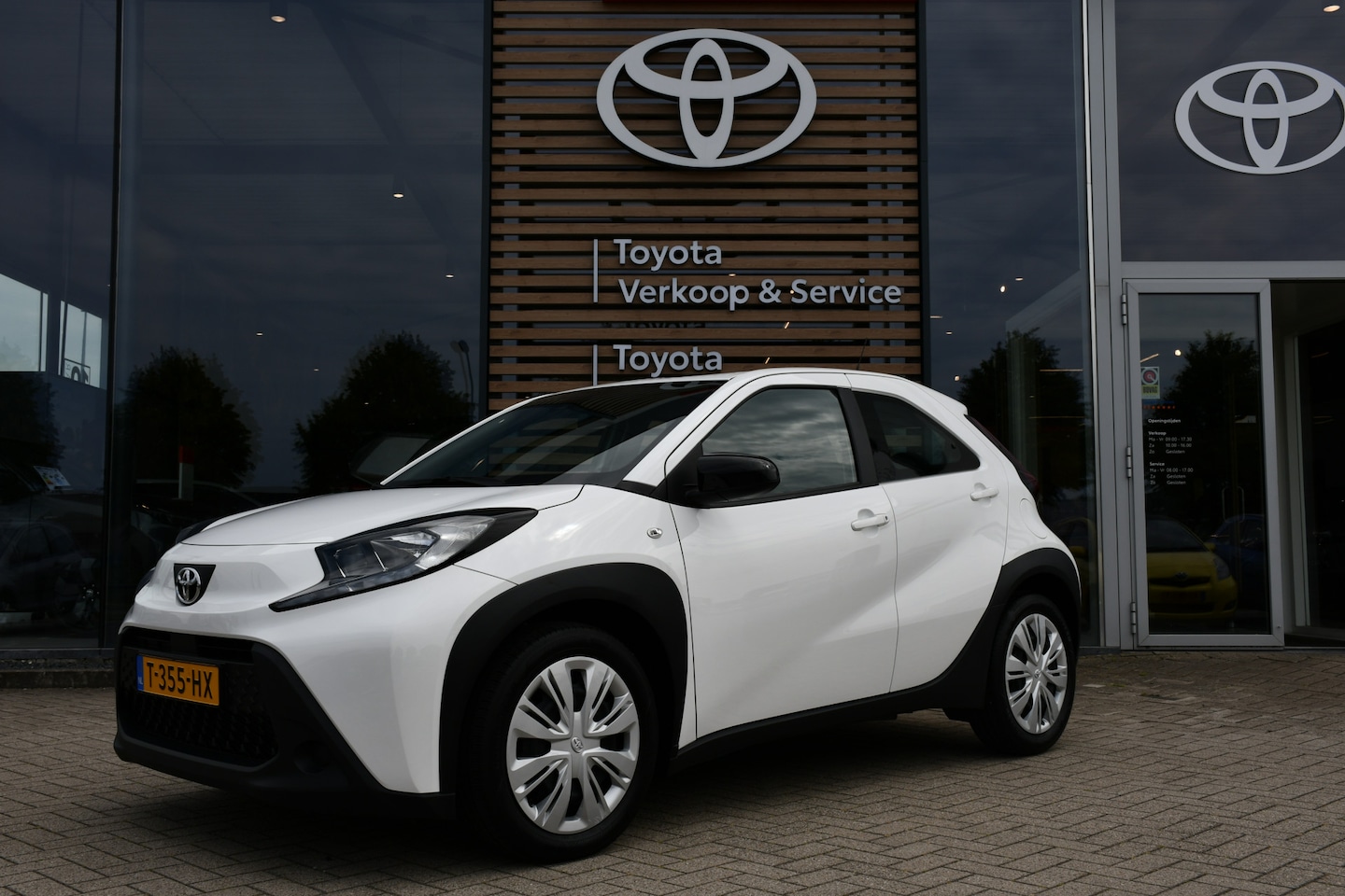 Toyota Aygo X - 1.0 VVT-i MT Play 5-deurs 72pk | Airco | Apple Carplay/Android Auto | Cruise control adapt - AutoWereld.nl