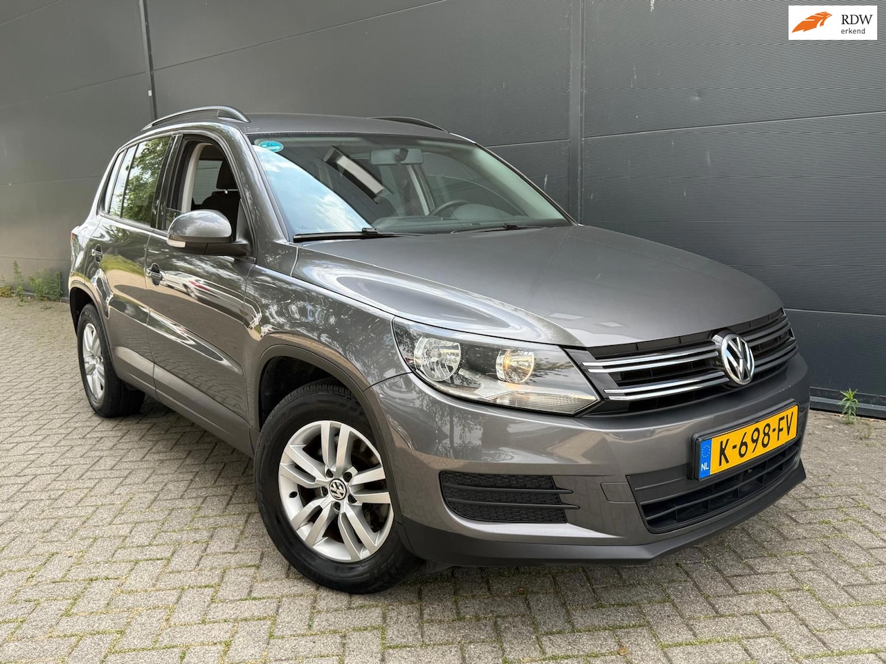 Volkswagen Tiguan - 1.4 TSI Sport&Style/Navi/Carplay/Airco/parkeersensoren - AutoWereld.nl