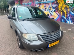 Chrysler Voyager - 2.4i SE Luxe airco schuifdeuren inklapbare spiegels àlles elektrisch stereo boeken aanwezi