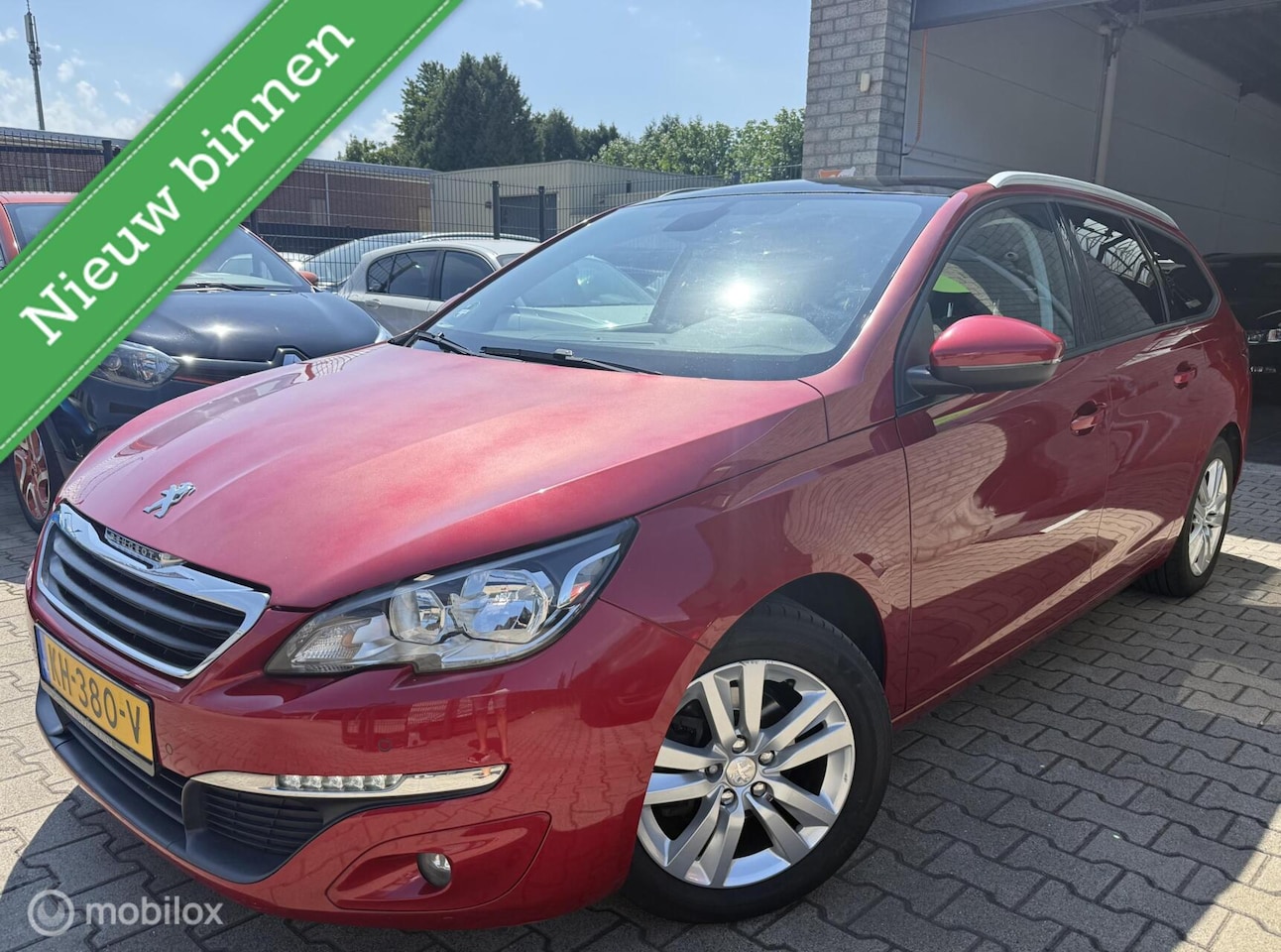 Peugeot 308 SW - 1.2 PureTech Blue Executive /BJ 2016 / N.A.P - AutoWereld.nl