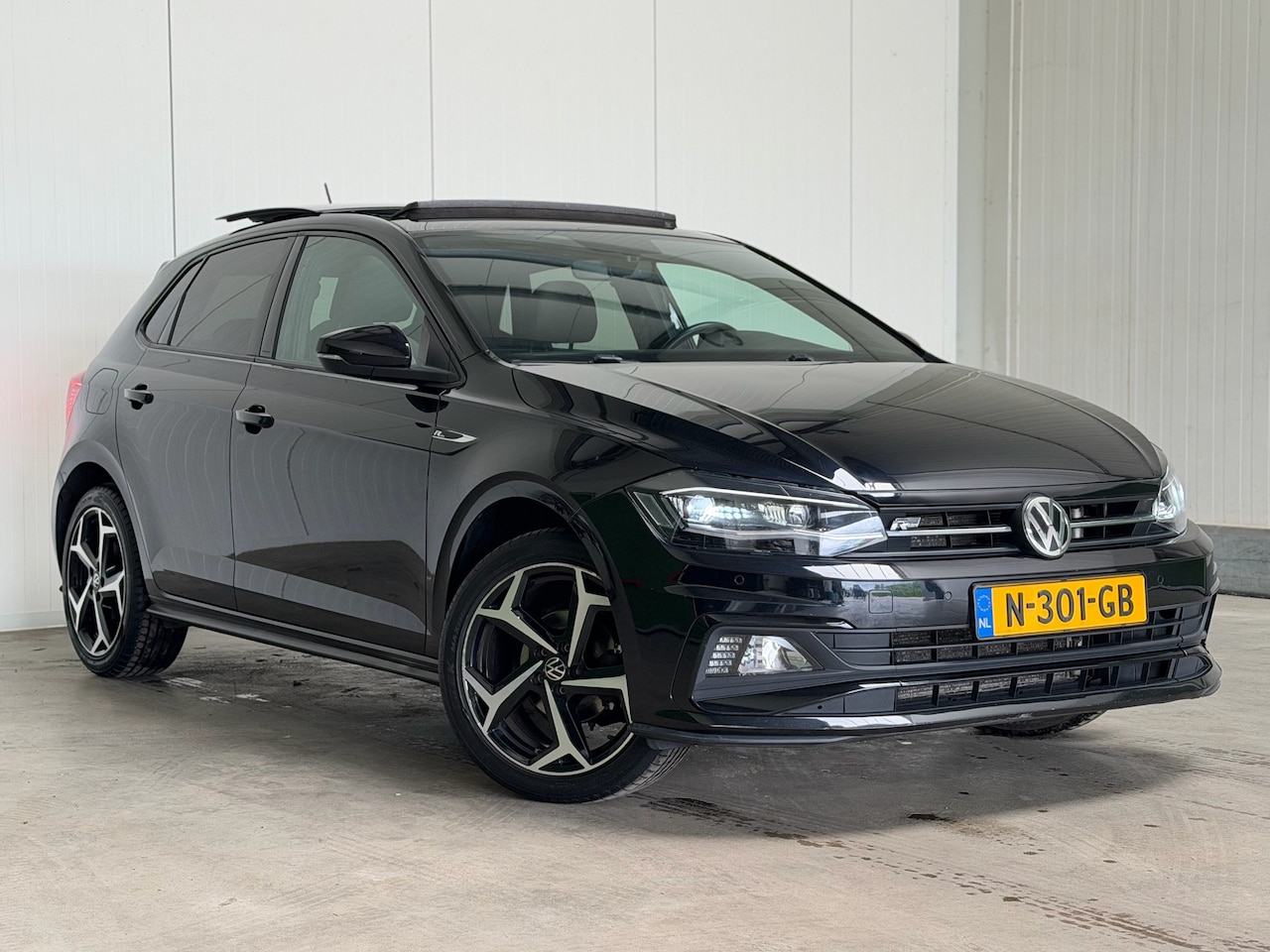 Volkswagen Polo - 1.0 TSI Highline R-line! Virtual | PANO | Camera - AutoWereld.nl
