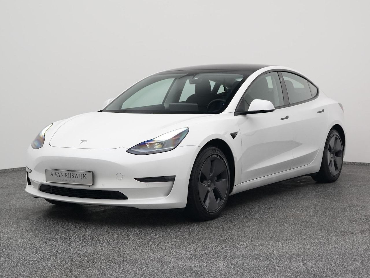 Tesla Model 3 - Long Range RWD Long Range AWD 75 kWh | PANO | CAMERA | STOELVERW. | TREKHAAK - AutoWereld.nl