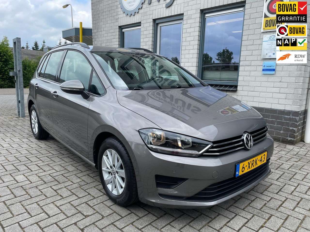 Volkswagen Golf Sportsvan - 1.2 TSI Comfortline / Automaat / Clima controle / Cruise / PDC V+A / Trekhaak wegdraaibaar - AutoWereld.nl