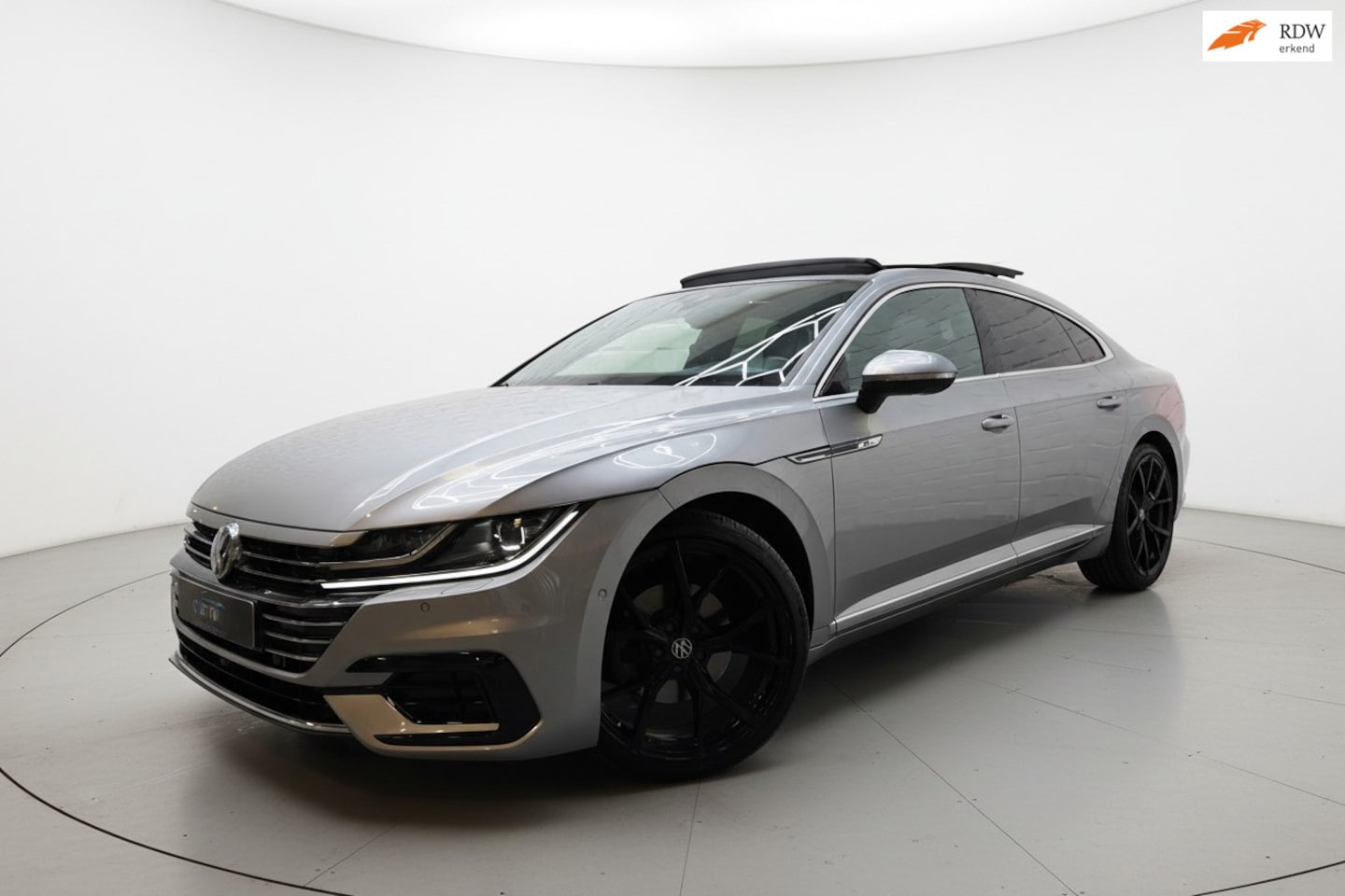 Volkswagen Arteon - 2.0 TSI R-Line PANO VIRTUAL SFEER 360 - AutoWereld.nl