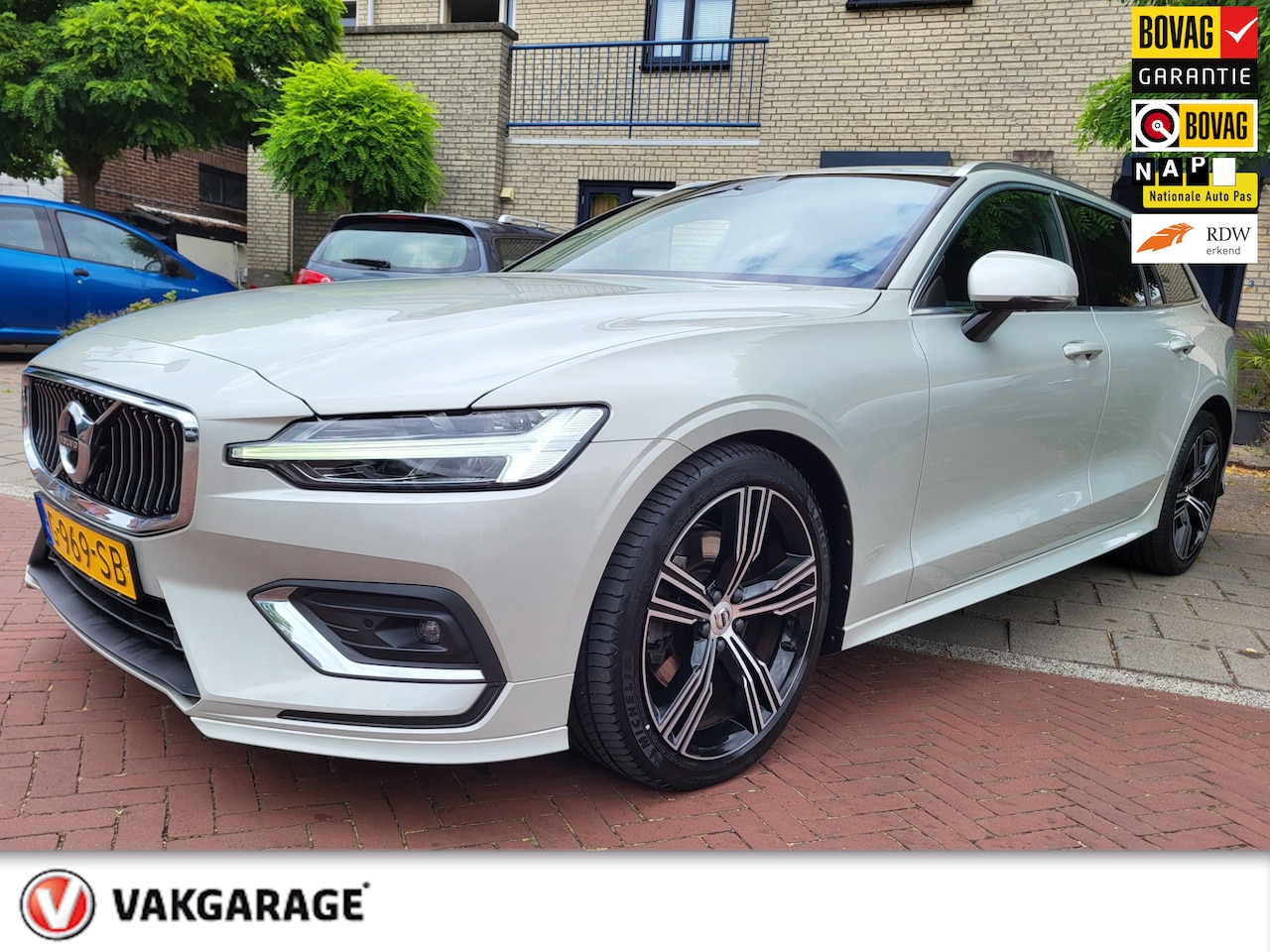 Volvo V60 - 2.0 T4 Inscription NAP garantie mogelijk t/m 2029 - AutoWereld.nl