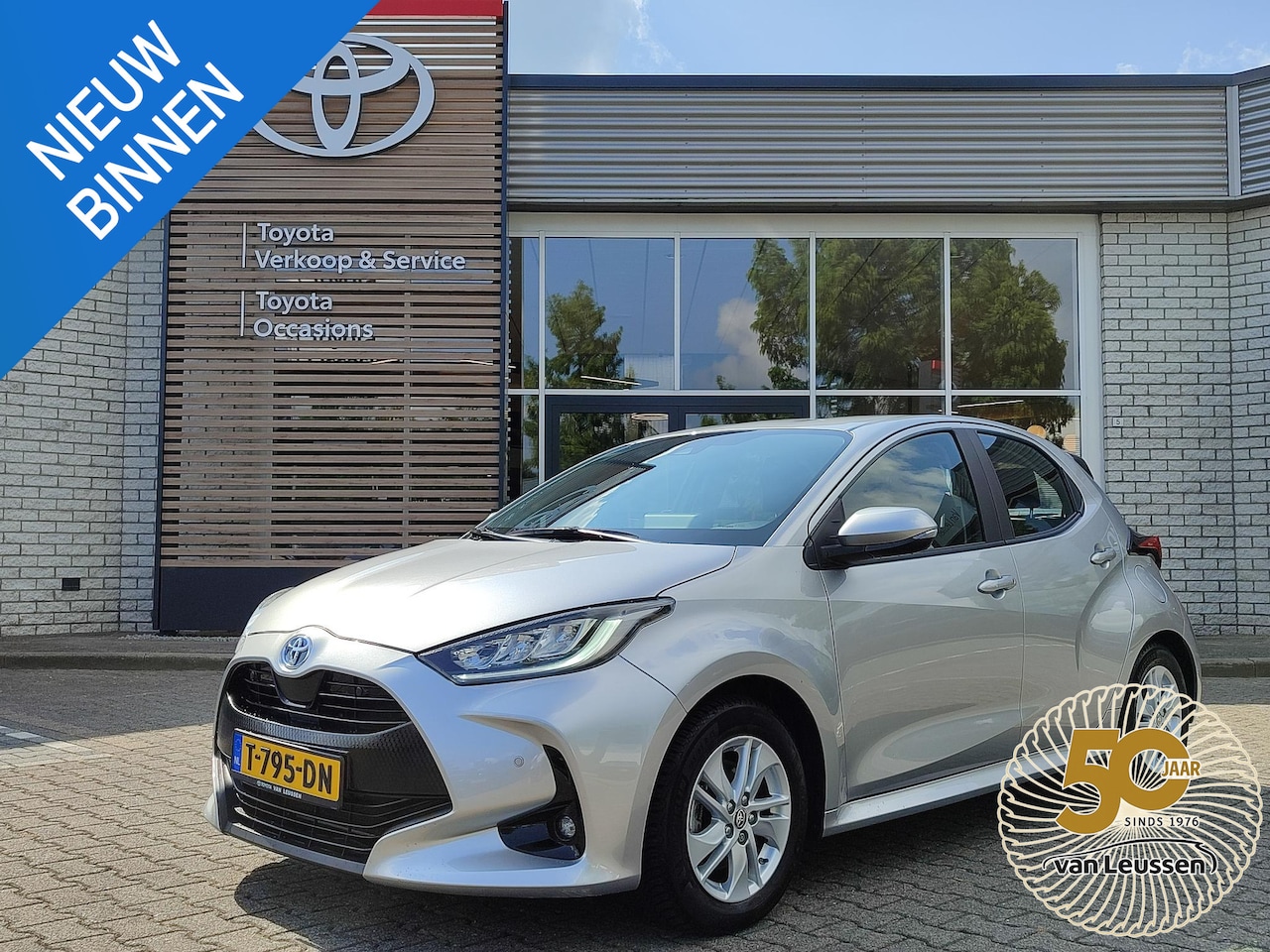 Toyota Yaris - 1.5 Hybrid STYLE TREKHAAK 4S-BANDEN STOELVERW BLIND SPOT KEYLESS LED APPLE/ANDROID CAMERA - AutoWereld.nl