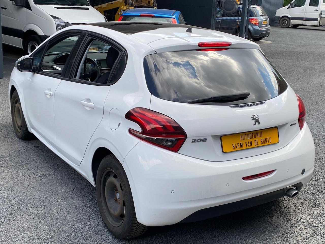 Peugeot 208 - 1.6 HDi STYLE PANO CRUISE NAVI CLIMA XENON LED PDC - AutoWereld.nl