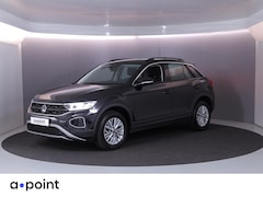 Volkswagen T-Roc - 1.5 TSI Life 150 pk Automaat (DSG) | Navigatie via App | Parkeersensoren (Park assist) | A