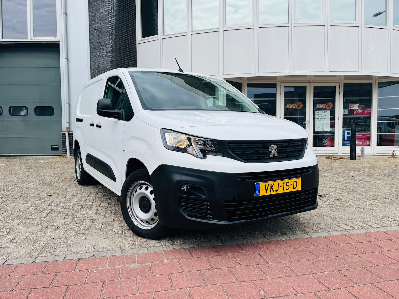 Peugeot Partner - 1.5 BlueHDI Premium Long - AutoWereld.nl