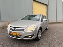 Opel Astra - 1.6 Essentia