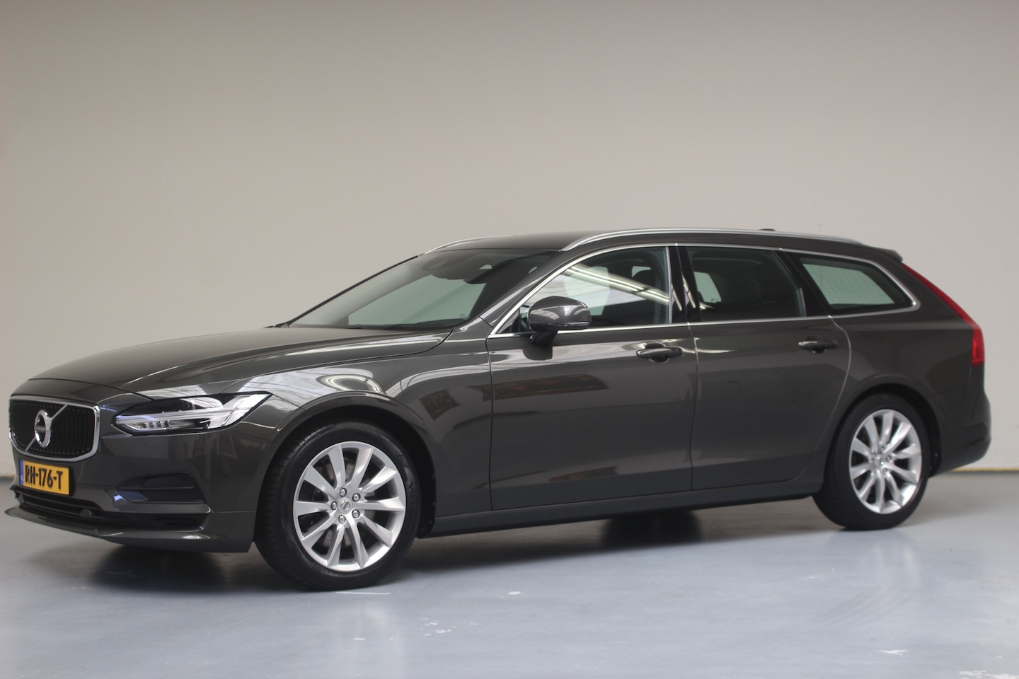 Volvo V90 - T5 90th Anniversary Edition | Rijklaarprijs | Trekhaak | - AutoWereld.nl