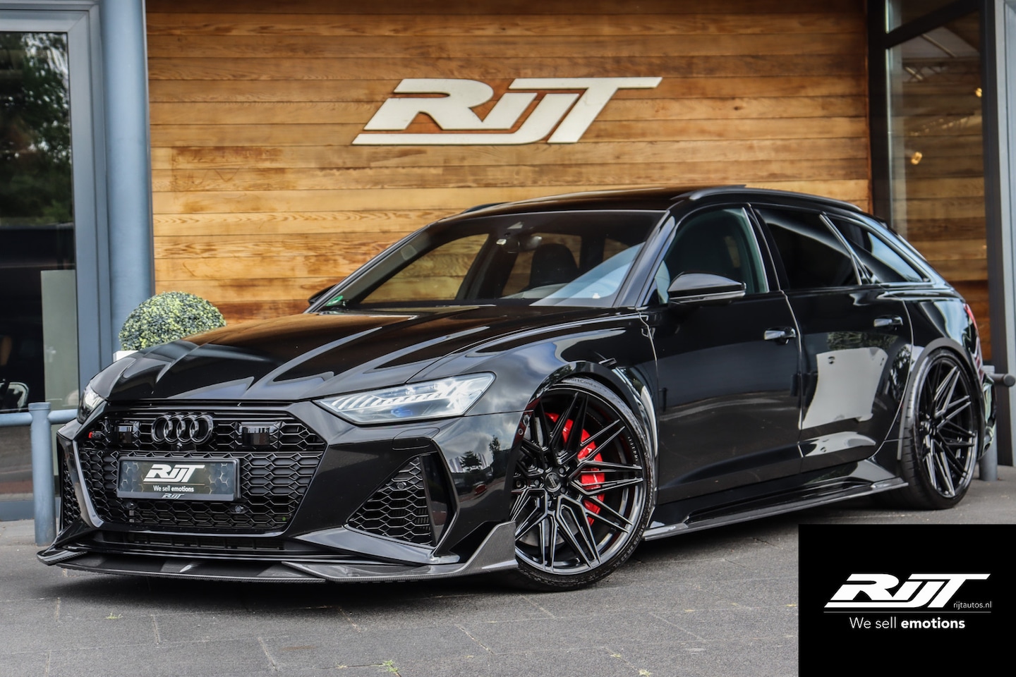 Audi RS6 - Avant V8 Quattro **Akrapovic/Eventuri/Carbon Pack/Ceramic/Vossen/B&O/Carbon Stuurwiel** - AutoWereld.nl
