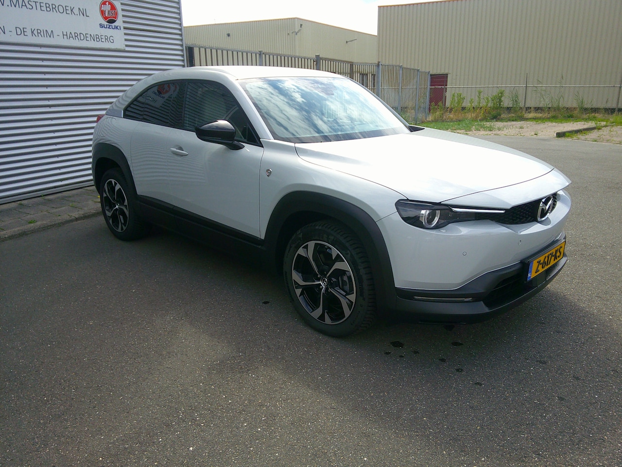 Mazda MX-30 - e-SkyActiv R-EV 170 Advantage Hybride Staat in Hoogeveen - AutoWereld.nl