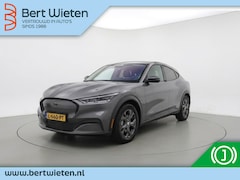 Ford Mustang Mach-E - RWD 75 kWh | Geen import | Trekhaak | Panoramadak