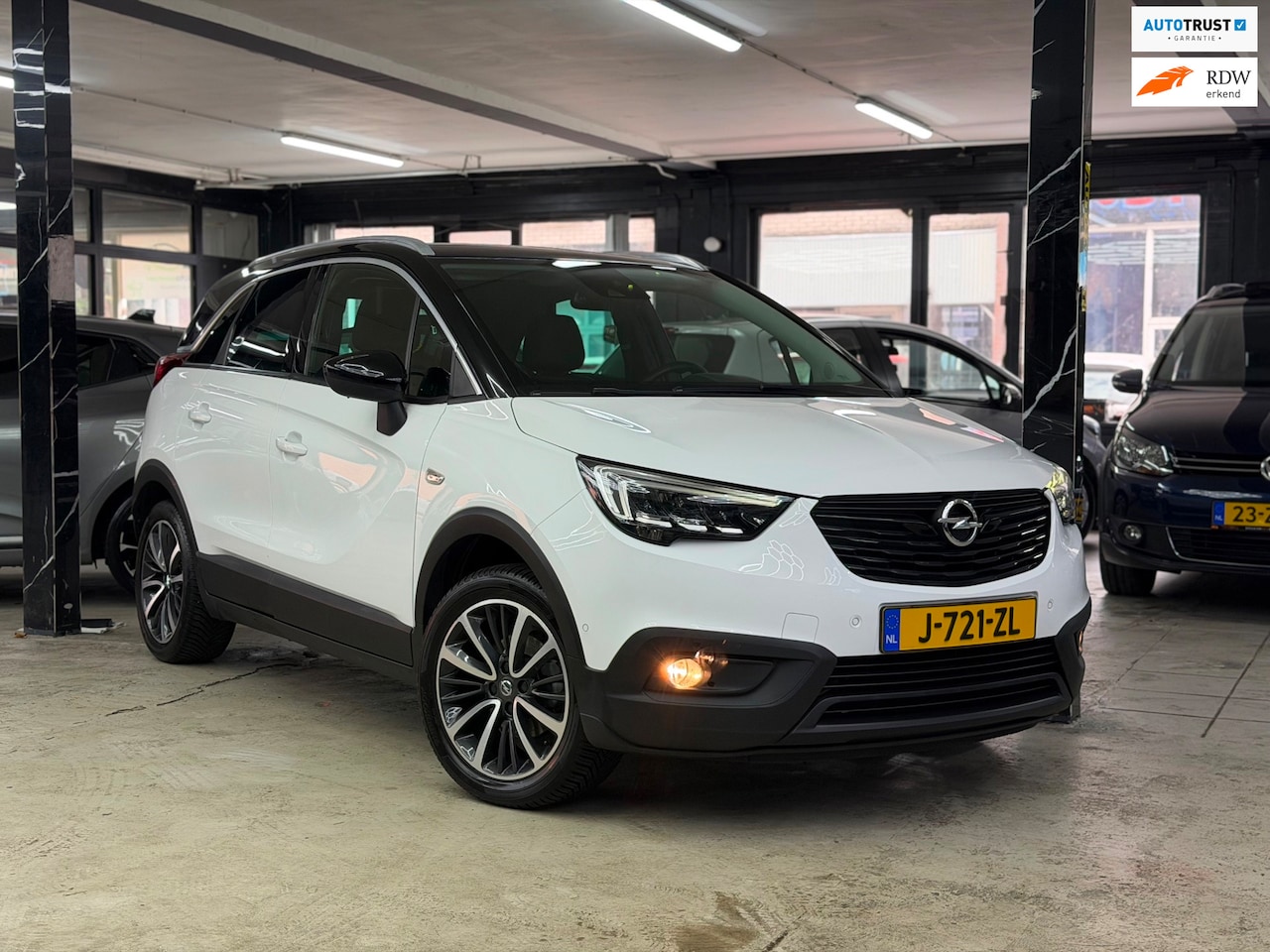 Opel Crossland X - 1.2 Turbo Innovation Pano | Camera | CarPlay | Trekhaak - AutoWereld.nl