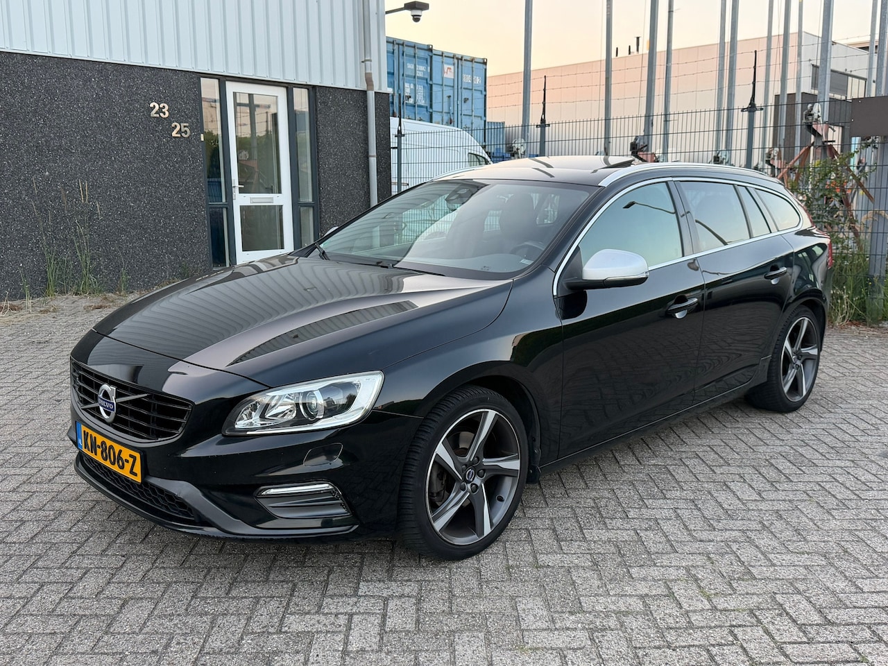 Volvo V60 - 2.0 D2 Nordic+ R-Design 2016 - AutoWereld.nl