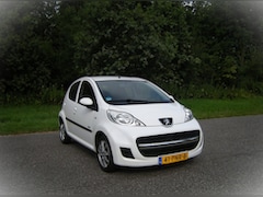 Peugeot 107 - 1.0-12V Millesim 200 . 5 Drs . Airco . Elec ramen . TRekhaak afneembaar . enz