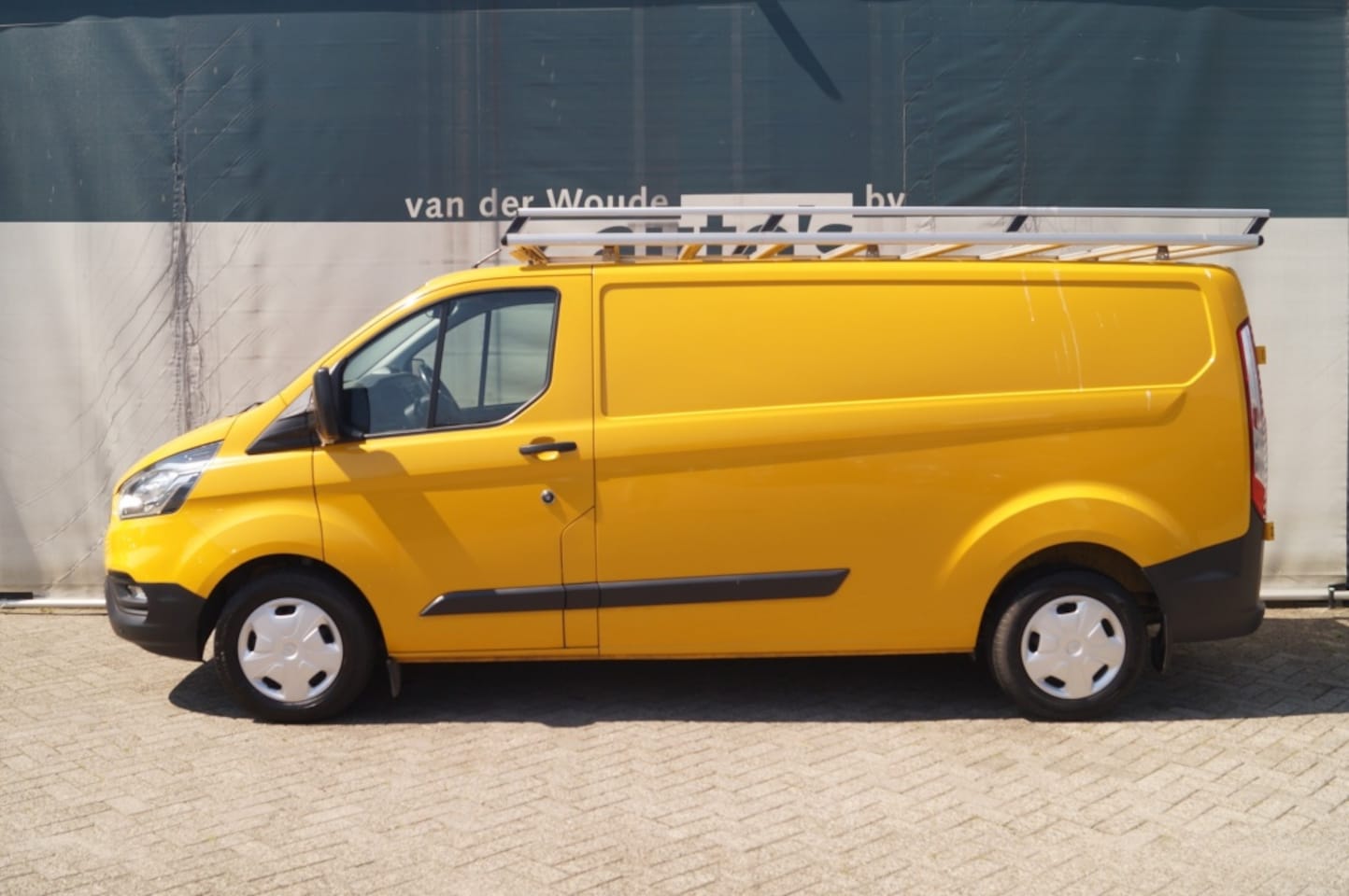 Ford Transit Custom - 320 2.0 TDCI L2-H1 Trend -AIRCO-PDC-TREKHAAK- - AutoWereld.nl