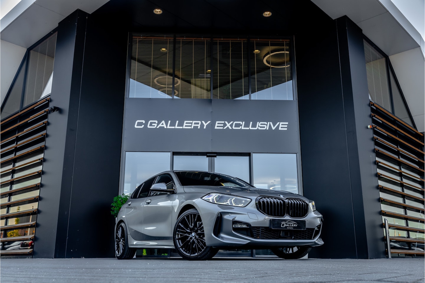 BMW 1-serie - 118i - M Sport | Panorama | H&K | Memory | ACC - AutoWereld.nl