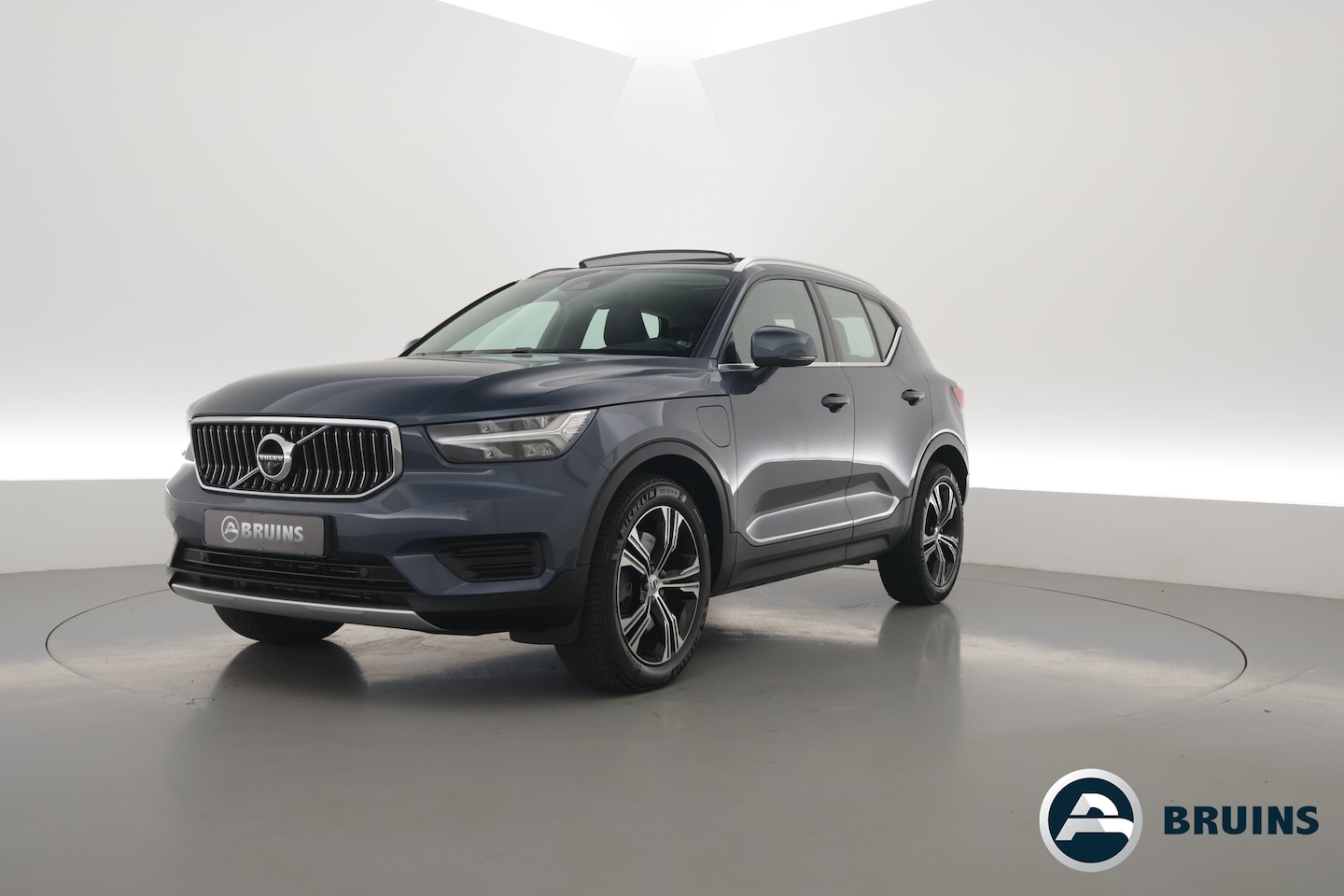 Volvo XC40 - 1.5 T4 211PK Recharge Inscription | Rijklaar | Pano-dak | 360 camera | Leer | Adaptieve Cr - AutoWereld.nl