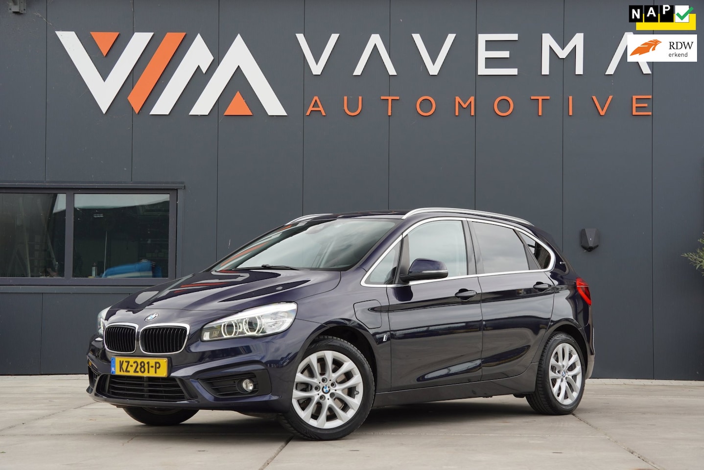 BMW 2-serie Active Tourer - 225xe iPerformance Executive 2016 PHEV Hybride Automaat Stoelverwarming Xenon Navigatie - AutoWereld.nl