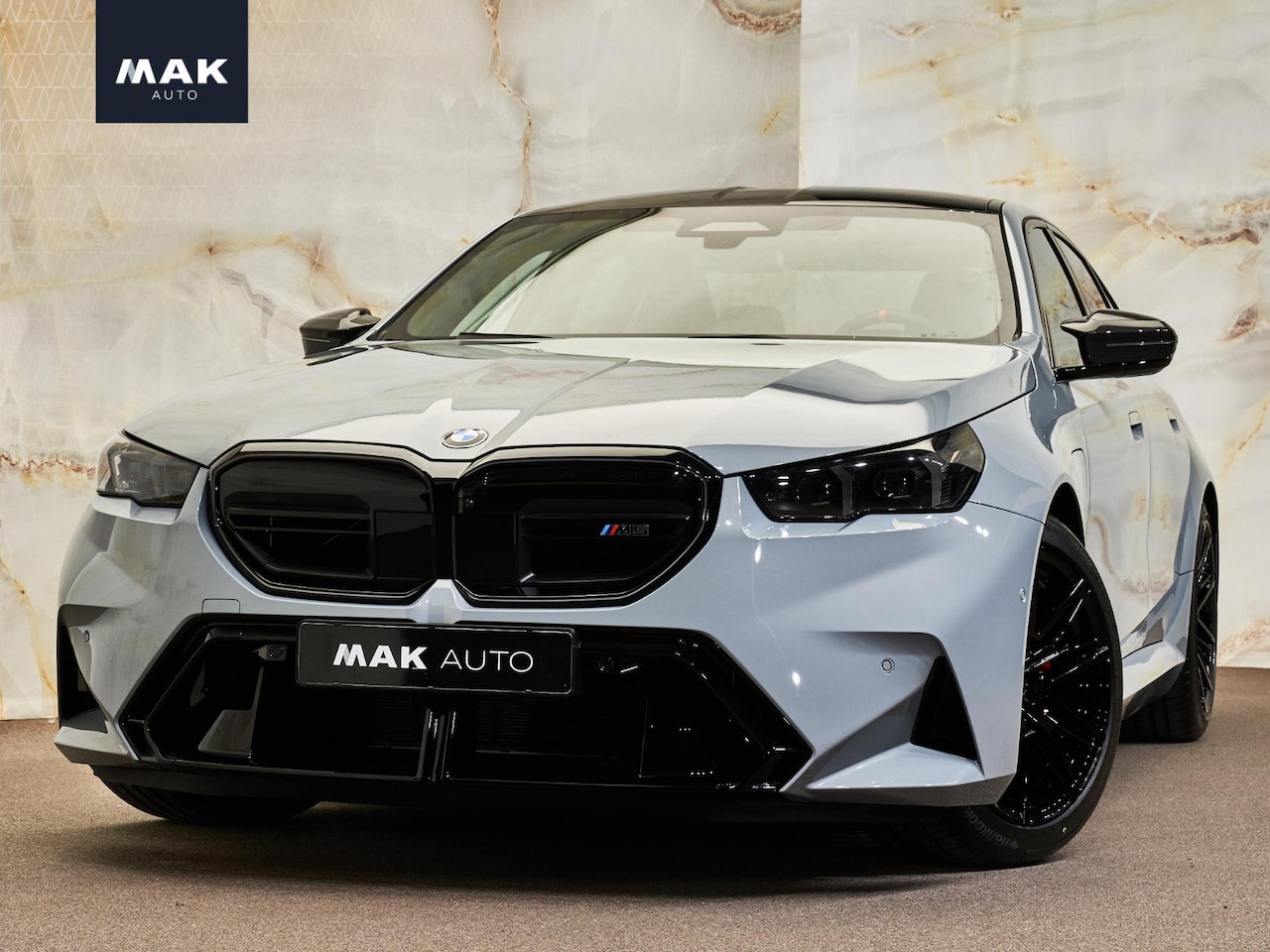 BMW M5 - Sedan V8 M Hybrid, carbon extr., B&W, 21'', tr.haak, stl.ventilatie, memory, keyless, lede - AutoWereld.nl