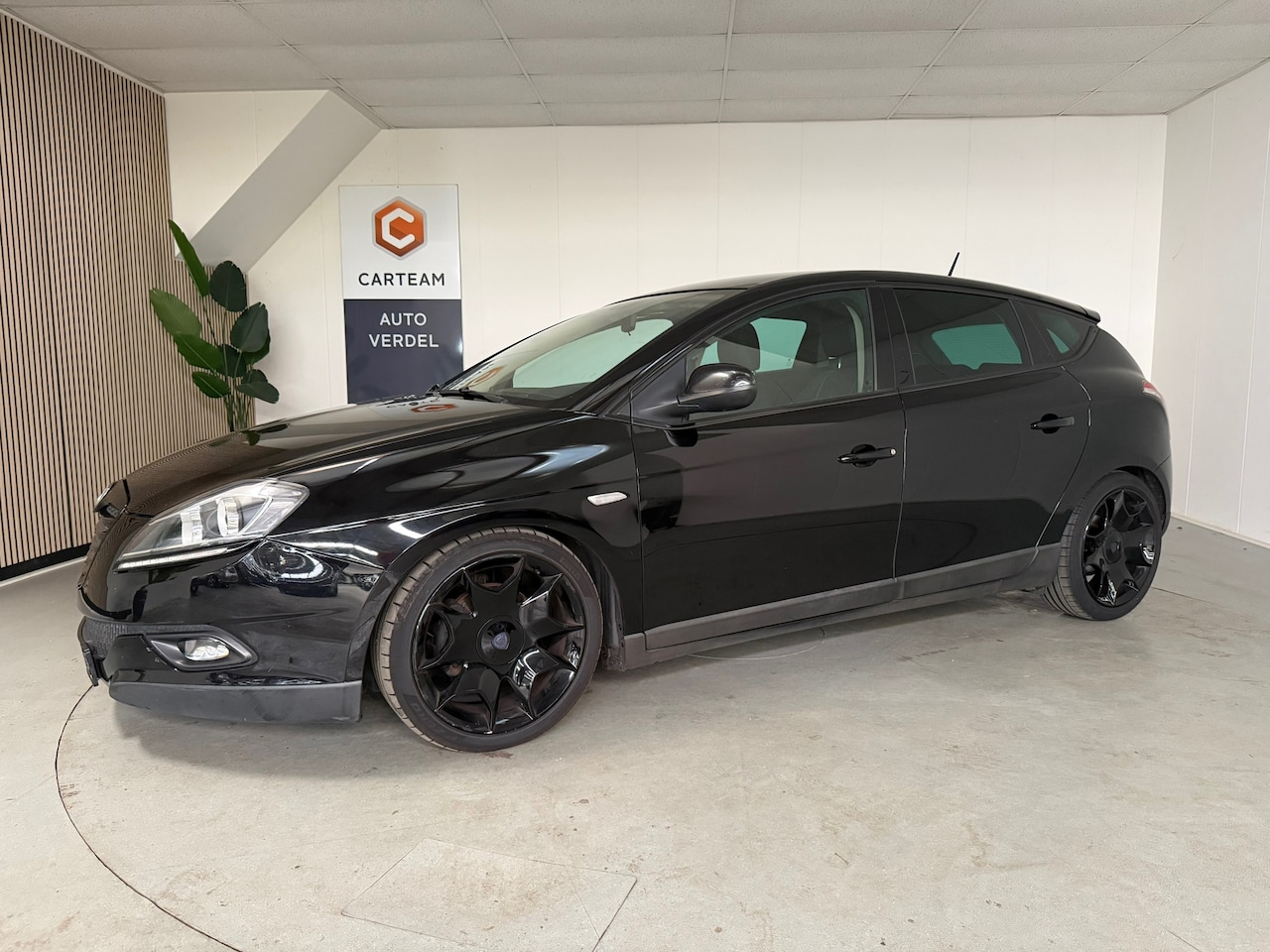 Lancia Delta - 1.4 M.air Oro Airco, Navigatie/carplay, LMV, Trekhaak, Leder/alcantara - AutoWereld.nl