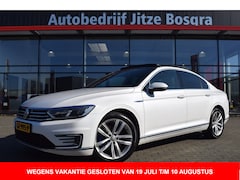 Volkswagen Passat - 1.4 TSi GTE Highline LED | Panoramadak | Carplay | Virtual | Leder/Alcantara | Camera