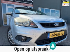 Ford Focus - 1.6 Titanium met parkeersensoren en bluetooth telefoon en cruise controle