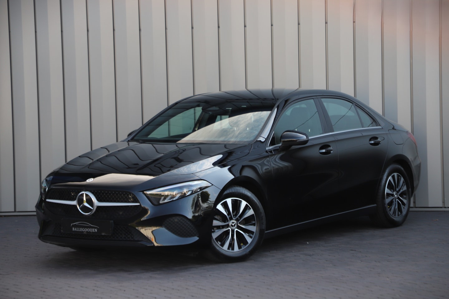Mercedes-Benz A-klasse - 180 Star Edition | 136PK | Led | Distronic | Widescreen | Stoelverwarming | Leder | Clima - AutoWereld.nl