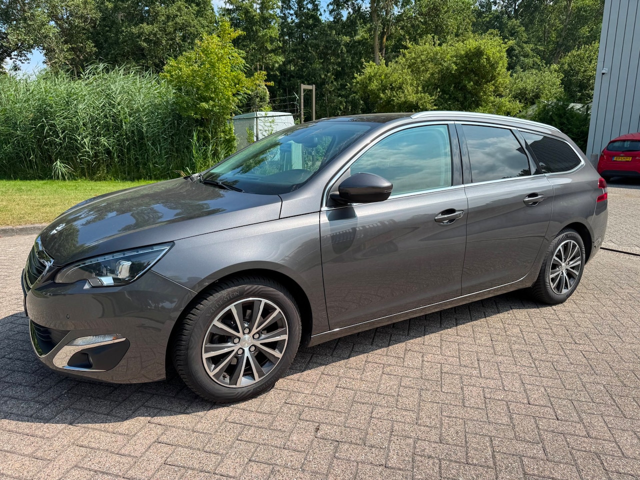 Peugeot 308 SW - 1.2 PureTech Allure|NWE APK|131PK|ECC|CRUISE|NAVI|CAMERA|PANO|PARKEERS V+A|TREKHAAK - AutoWereld.nl