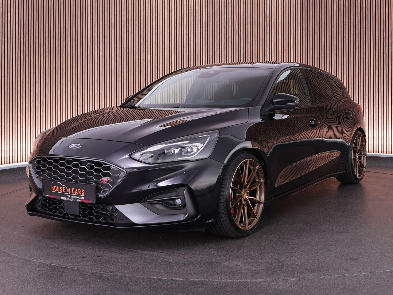 Ford Focus - ST-3 AUTOMAAT 2.3 280pk |dealer onderhouden|HUD|el. stoelen|Apple Carplay|BLIS|parkeer cam - AutoWereld.nl