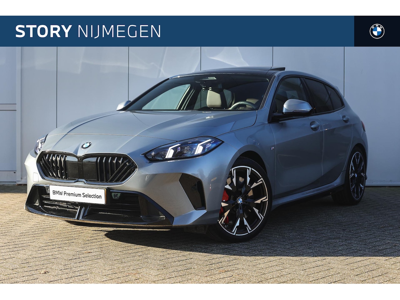 BMW 1-serie - 120 M Sport Automaat / Panoramadak / Sportstoelen / Achteruitrijcamera / Adaptieve LED / M - AutoWereld.nl