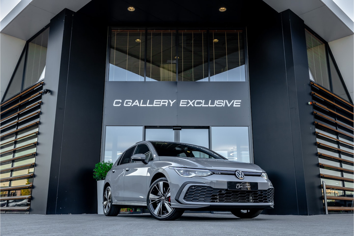Volkswagen Golf - 1.4 eHybrid Style - Panorama | Elek. Trekhaak | Camera | ACC - AutoWereld.nl