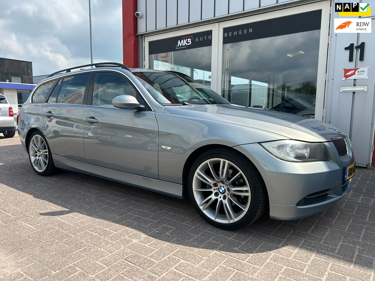 BMW 3-serie Touring - 325i High Executive Leer/Panodak - AutoWereld.nl