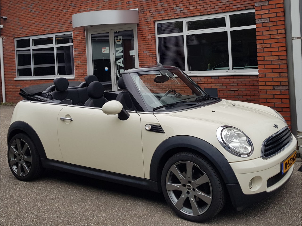 MINI Cabrio - 1.6 Cooper Airco Xenon Cruise BlueTooth - AutoWereld.nl