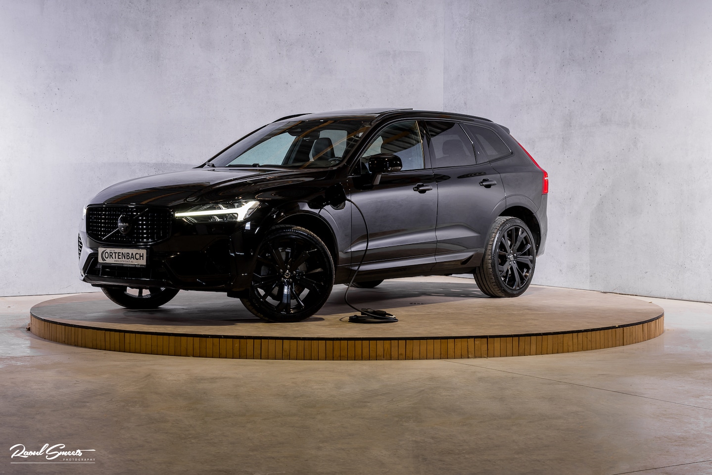 Volvo XC60 - 2.0 T6 Plug-in hybrid AWD Ultra Black Edition Long Range | Zwenkbare trekhaak | Panorama d - AutoWereld.nl