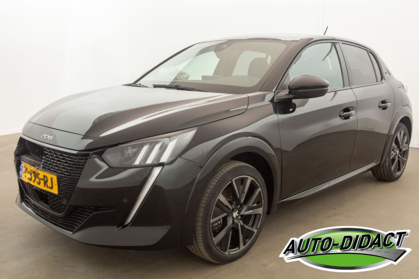 Peugeot e-208 - 50 kWh Pano EV GT 350 20.099 km NAP - AutoWereld.nl