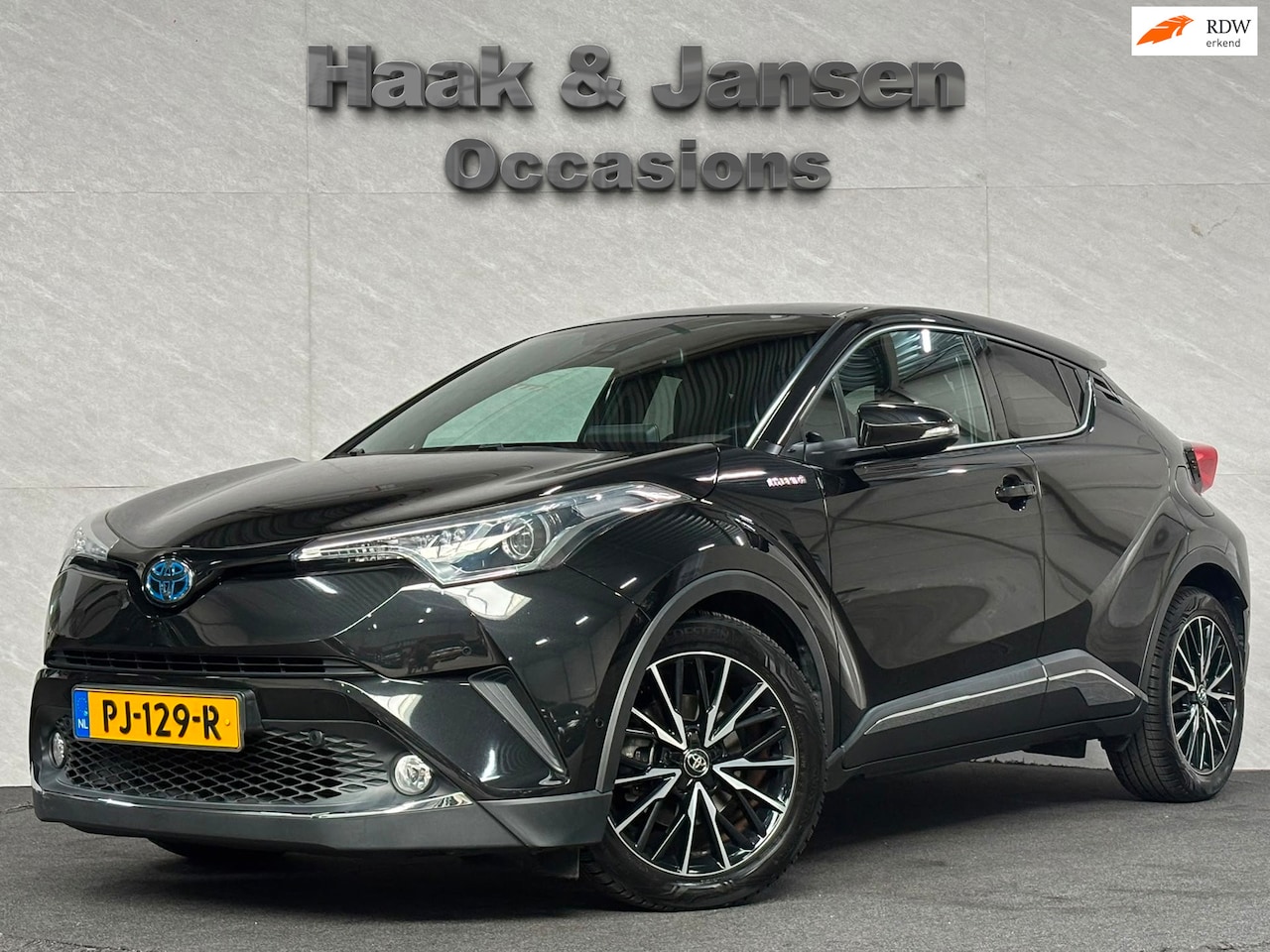 Toyota C-HR - 1.8 Hybrid Executive - Acc - Lane - Stoelverwarming - AutoWereld.nl