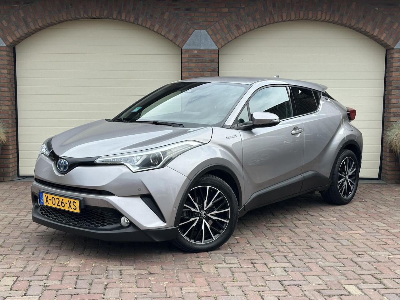 Toyota C-HR - 1.8 Hybrid Executive Adaptive Cruise Camera Lane Assist DAB Navi PDC - AutoWereld.nl