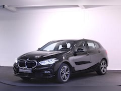 BMW 1-serie - 120i Sport Line | PDC | Stoelverwarming | Apple CarPlay