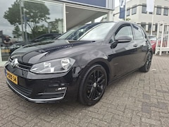 Volkswagen Golf - 1.2 TSI Highline / navigatie / trekhaak / camera
