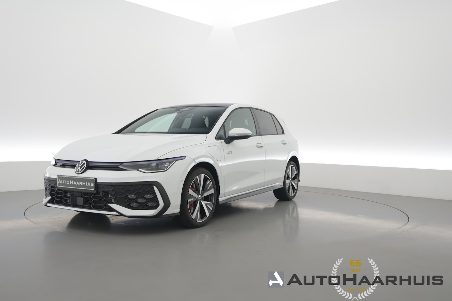 Volkswagen Golf - 1.5 eHybrid GTE | 360cam | Adapt. Cruise | 18'' | IQ. Light | Stoel- Stuurverw. | Apple Ca - AutoWereld.nl