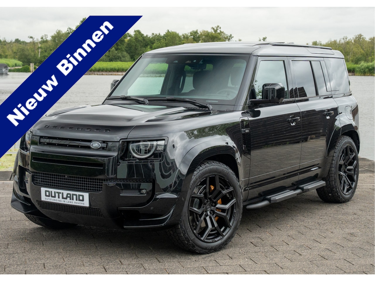 Land Rover Defender 110 - P300e 110 X-Dynamic HSE | Outland Edition II | Full Options | 6 Persoons | Santorini Black - AutoWereld.nl