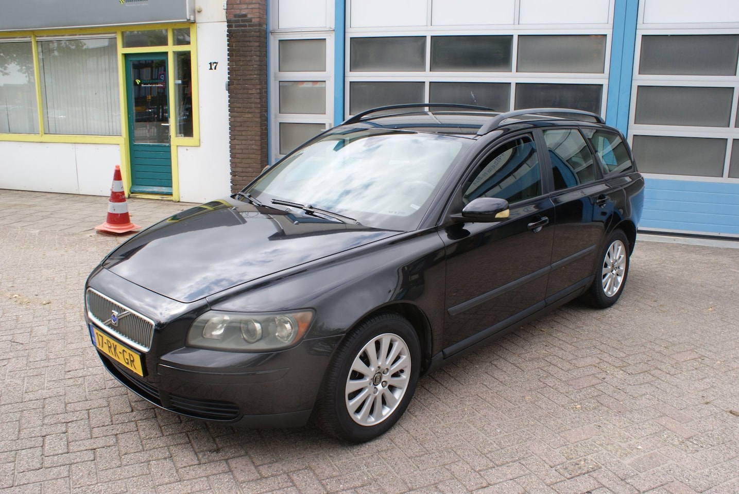 Volvo V50 - 2.4 Momentum automaat met nieuwe apk - AutoWereld.nl