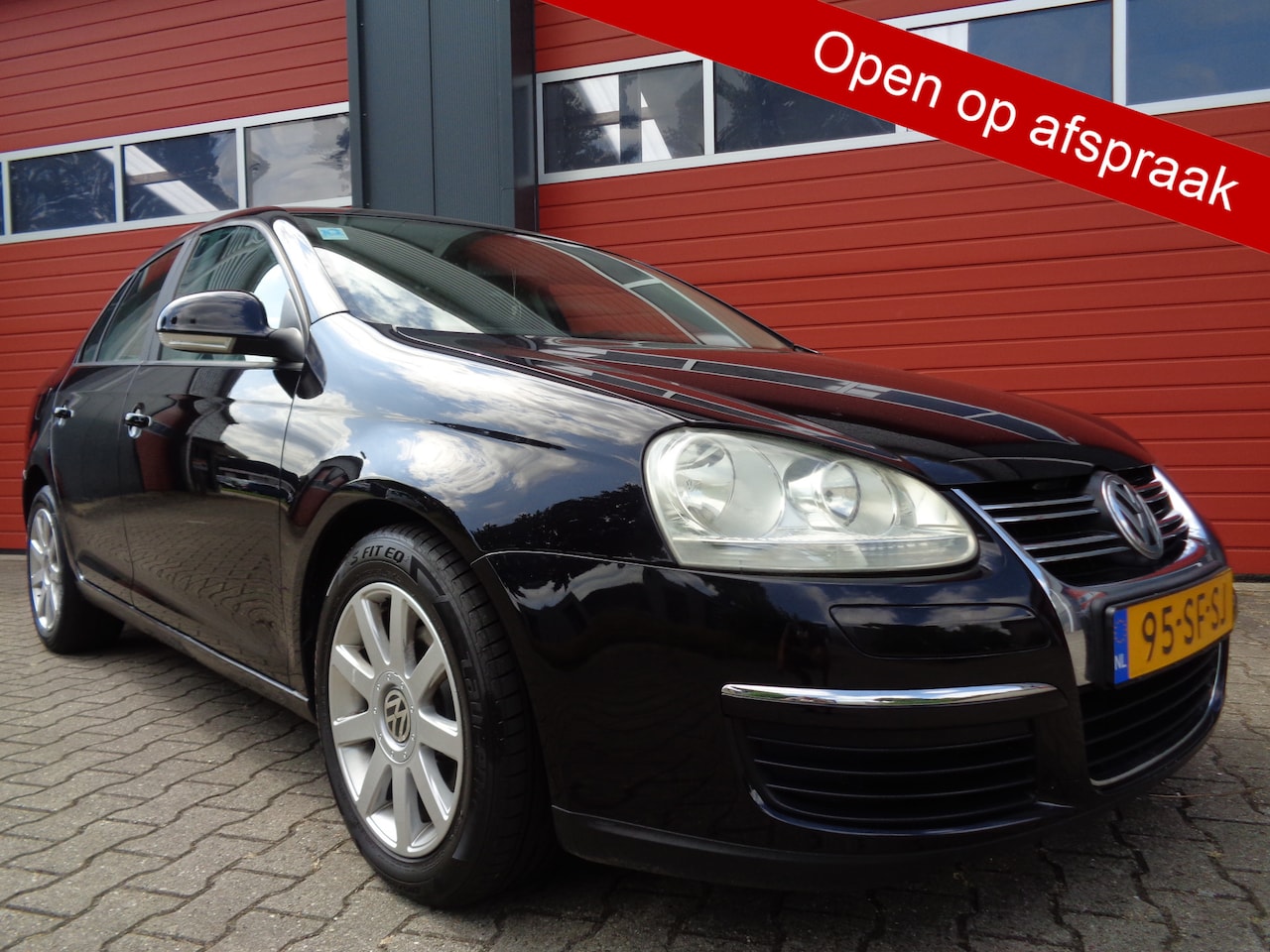 Volkswagen Jetta - 1.6 Trendline 102PK Airco Cruise LMV Trekhaak NL-Auto - AutoWereld.nl