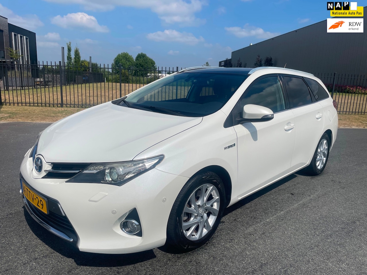 Toyota Auris Touring Sports - 1.8 Hybrid Lease+|Bj 2014|Camera|Clima|Cruise|Pano - AutoWereld.nl
